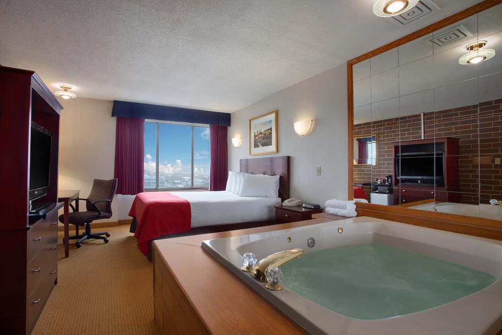 Best Western Plus Executive Residency Waterloo & Cedar Falls Exterior photo