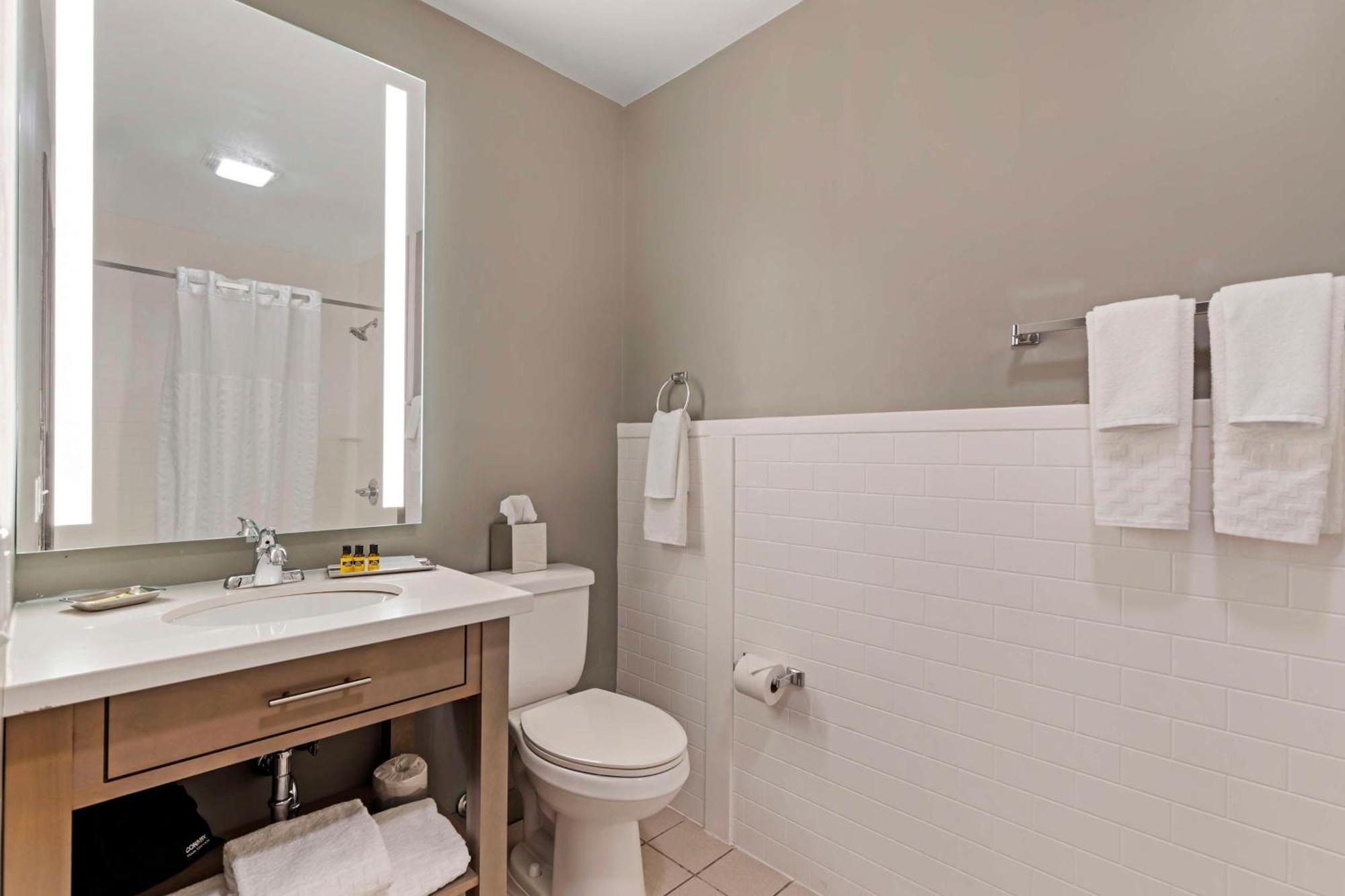 Best Western Plus Executive Residency Waterloo & Cedar Falls Exterior photo