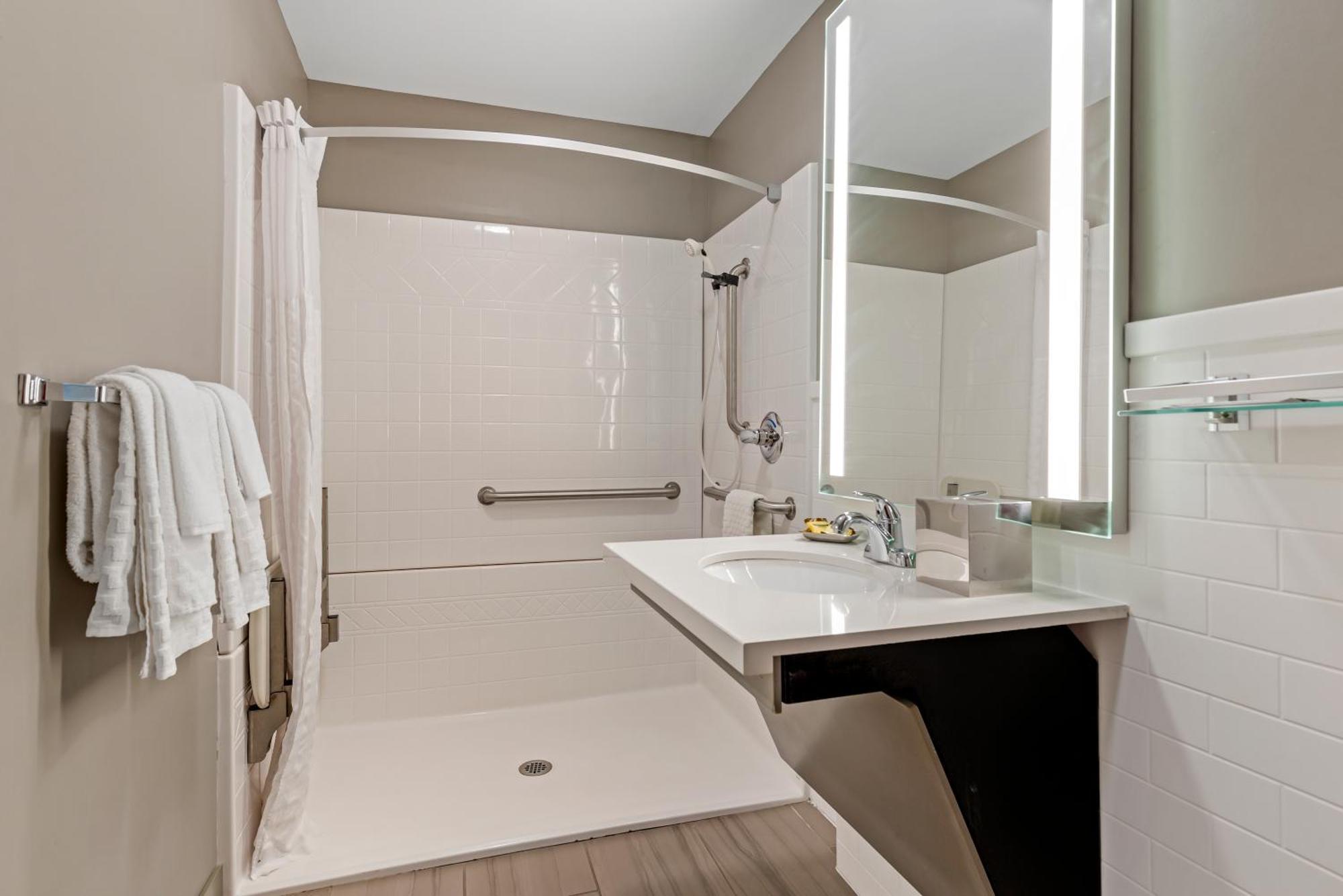Best Western Plus Executive Residency Waterloo & Cedar Falls Exterior photo